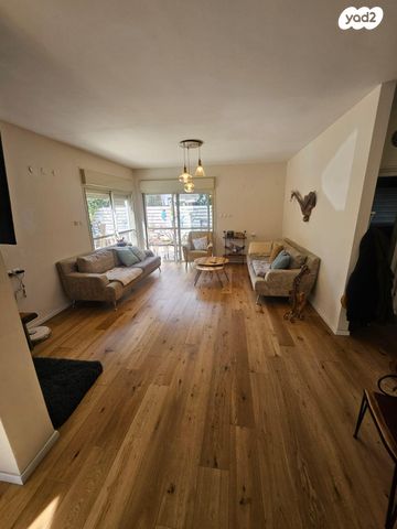 בית פרטי/ קוטג', צפרירים, הכפר הירוק, פרדס חנה כרכור