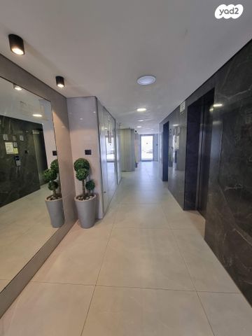 דירה, יצחק שמיר, נווה שרון / שער העיר, נתיבות