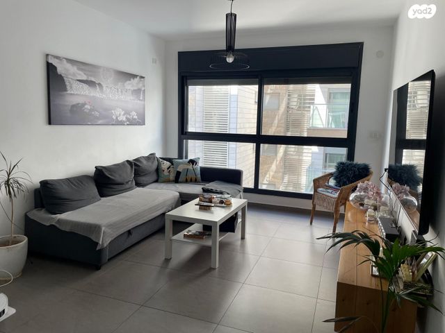 שדרות מייק ברנט 1