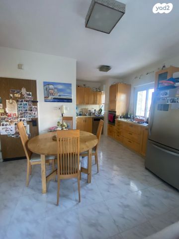 דירת גן, חיל המודיעין, פסגת זאב, ירושלים