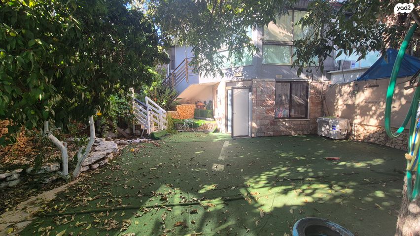 דו משפחתי, אורנית, אורנית