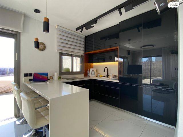 גג/ פנטהאוז, ליאון בלום, מרכז, קרית עבודה, חולון