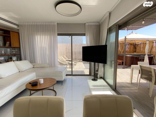 גג/ פנטהאוז, ליאון בלום, מרכז, קרית עבודה, חולון