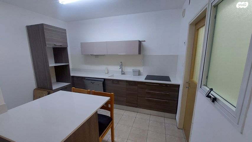 דירה, רמות יצחק, נשר