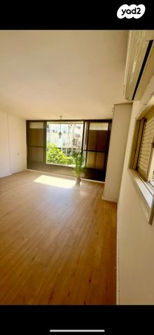 דירה, יחזקאל דנין 31, לב העיר, בת ים