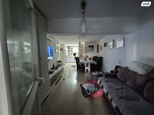 דירה, לוי אשכול, כפר סבא