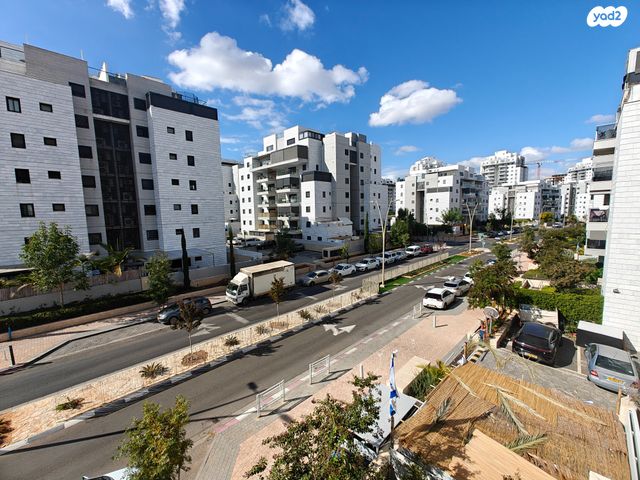 דירה, נאות שמיר, יבנה