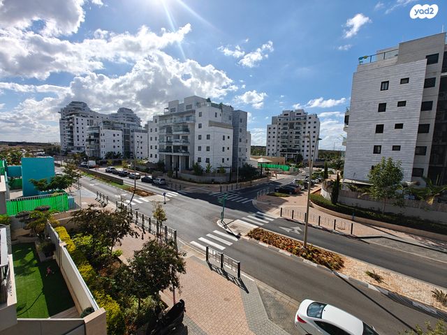 דירה, נאות שמיר, יבנה