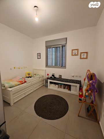 דירה, נאות שמיר, יבנה