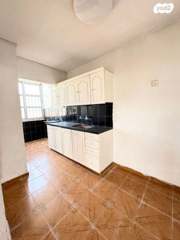 דירה, הרמב"ן 14, חדרה