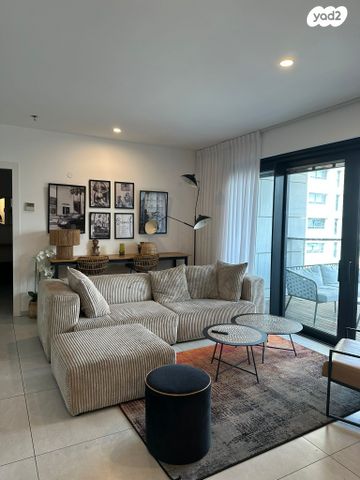 ניסים אלוני 