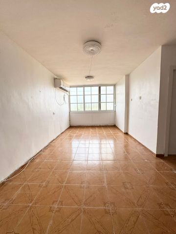 דירה, הרמב"ן 14, חדרה