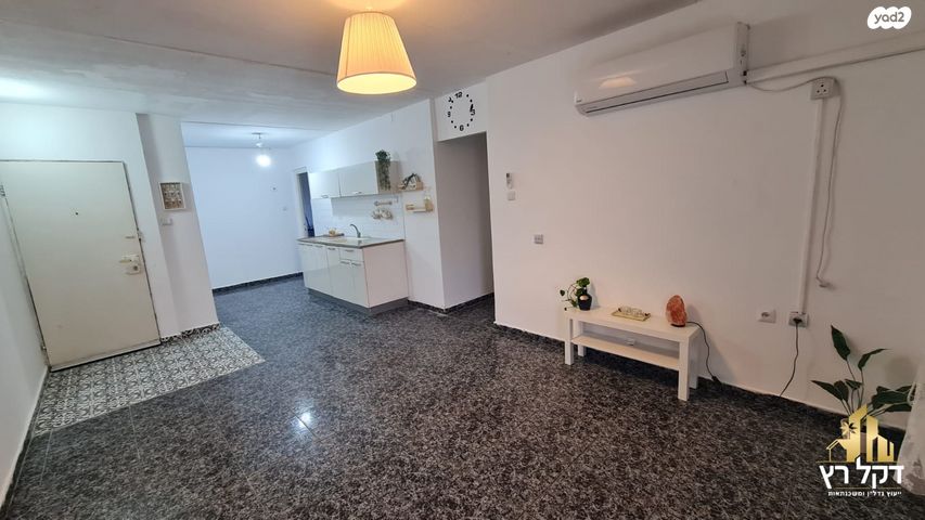 דירה, יהודה בורלא, עכו