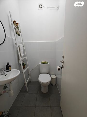 דירה, נאות שמיר, יבנה