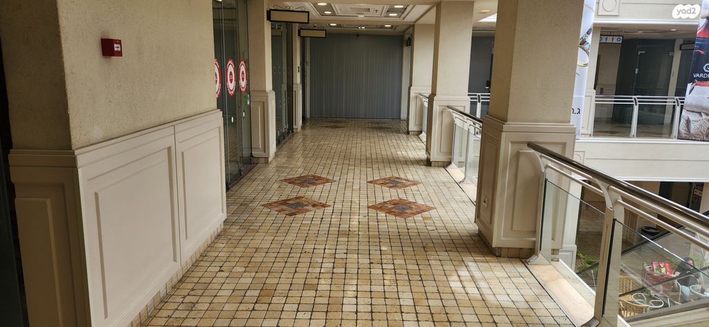 משרדים, אלונים