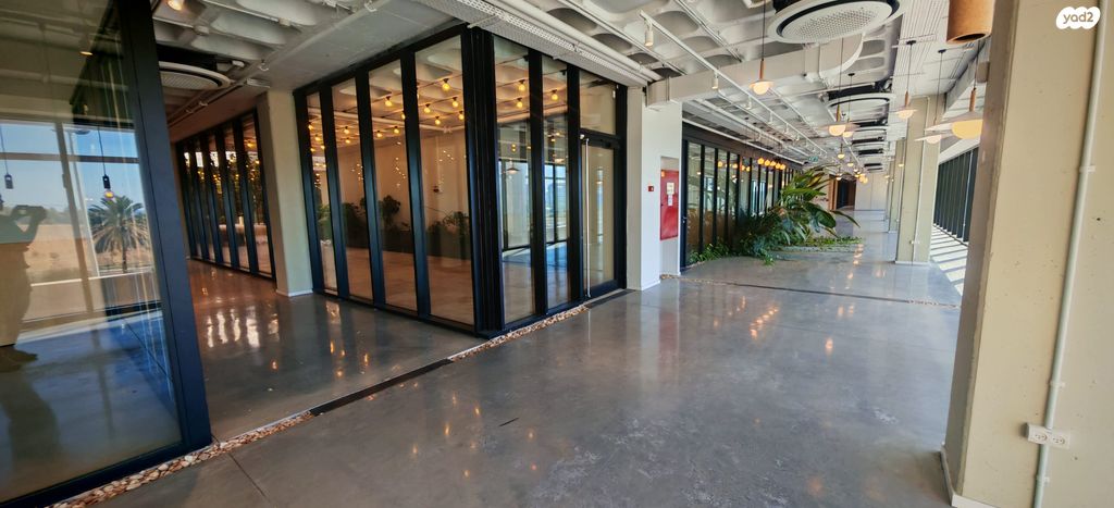 בניין משרדים, שאר העיר, רמת השרון