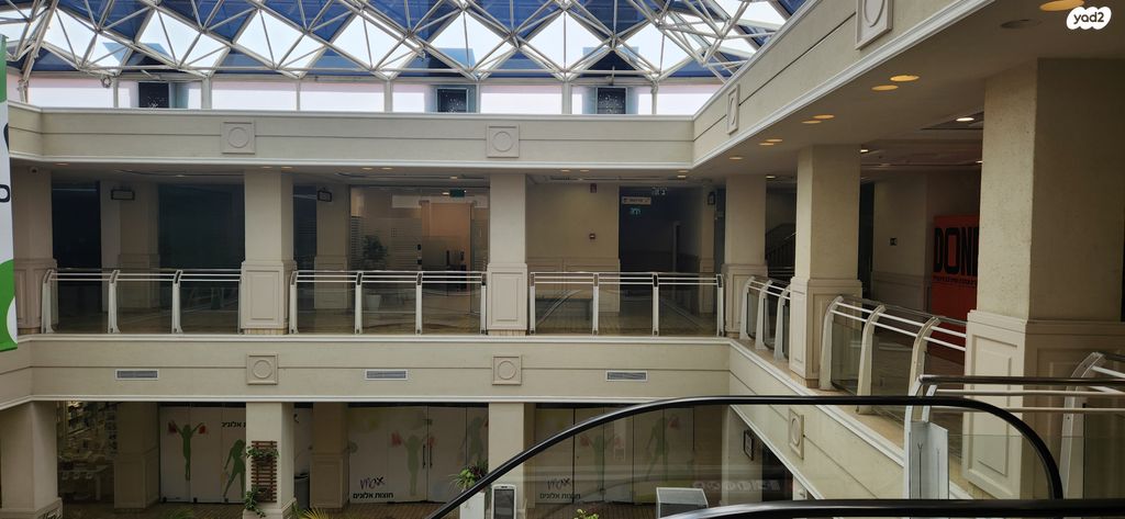 משרדים, אלונים