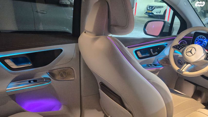 מרצדס-בנץ EQE SUV