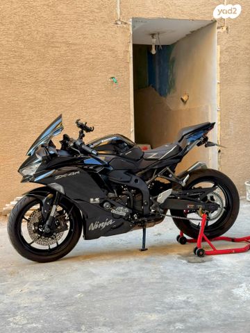קאוואסאקי ZX4R