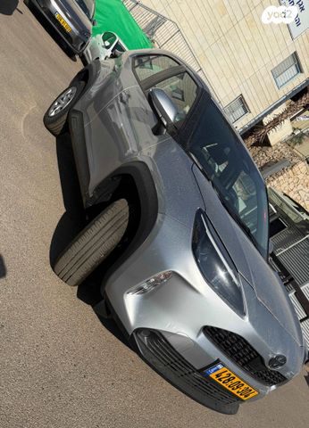 מודעת רכב טויוטה יאריס קרוס