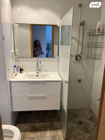 דירה, שדרות מנחם בגין 1, גבעת אולגה, חדרה