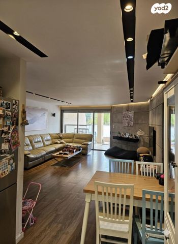 דירה, החרצית 20, קרית אילון, חולון