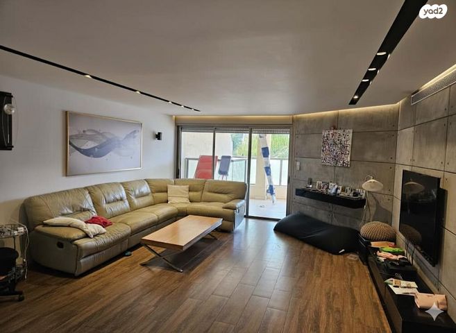 דירה, החרצית 20, קרית אילון, חולון