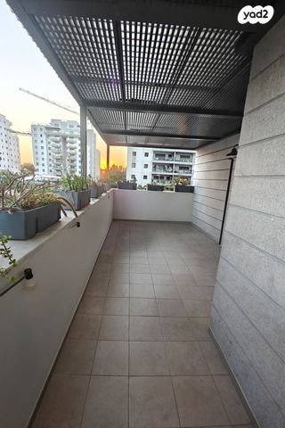 דירה, שדרות הרצל 4, נאות שמיר, יבנה