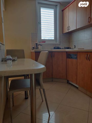 דירה, שער ציון 11, קרית שרת מערב, חולון