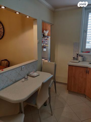 דירה, שער ציון 11, קרית שרת מערב, חולון