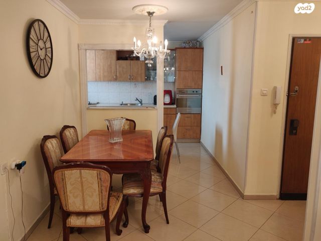 דירה, שער ציון 11, קרית שרת מערב, חולון