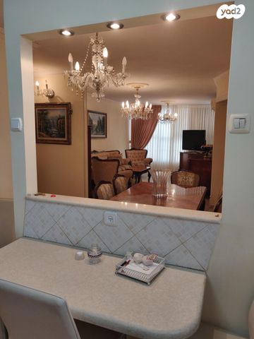 דירה, שער ציון 11, קרית שרת מערב, חולון