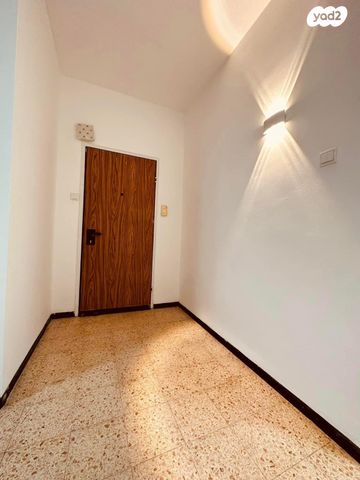 דירה, הרצל 36, עיר, מרכז העיר, נהריה