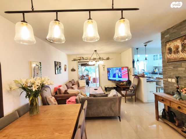 דו משפחתי, תמר, צופים, צופים