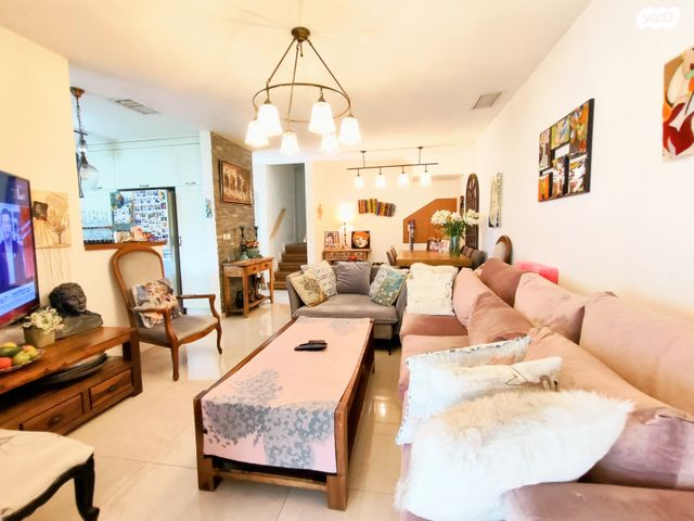 דו משפחתי, תמר, צופים, צופים