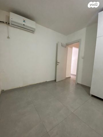 דירה, גבעת שמשון, גן יבנה