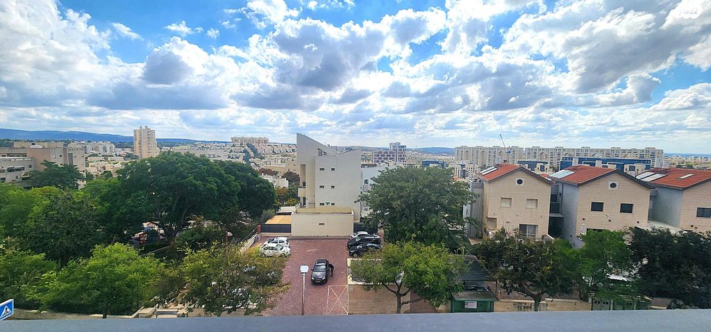 דירה, חרצית, הפרחים, מודיעין מכבים רעות