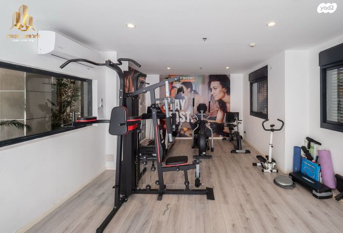 דירה, הצנחנים, אריק שרון, נהריה