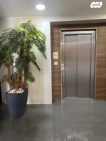 גג/ פנטהאוז, אילת 64, ג'סי כהן, חולון