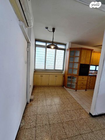 דירה, משה דיין 37, אזור הבילויים, רמת גן