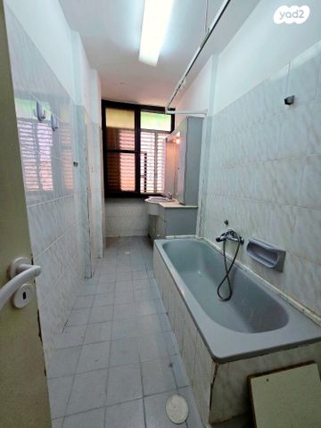 דירה, משה דיין 37, אזור הבילויים, רמת גן