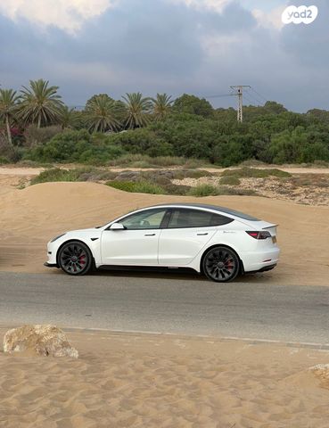 מודעת רכב טסלה מודל 3