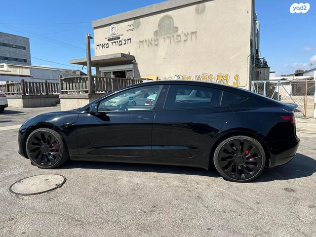 מודעת רכב טסלה מודל 3