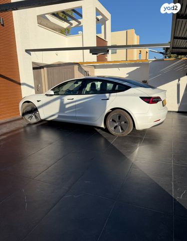 מודעת רכב טסלה מודל 3