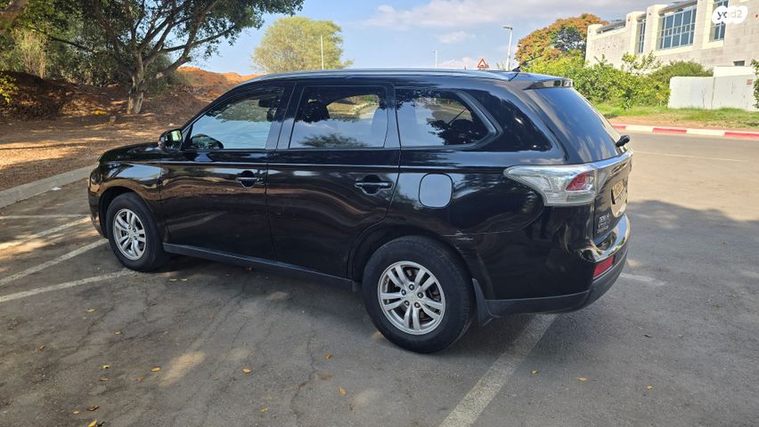 מיצובישי אאוטלנדר