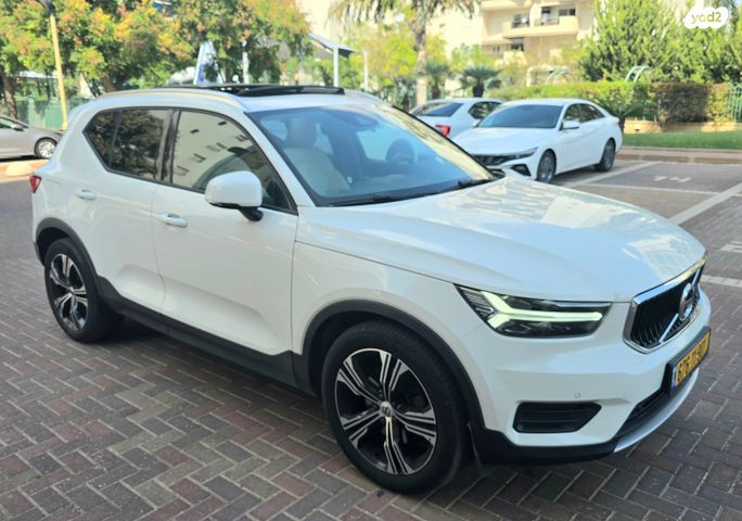 וולוו XC40