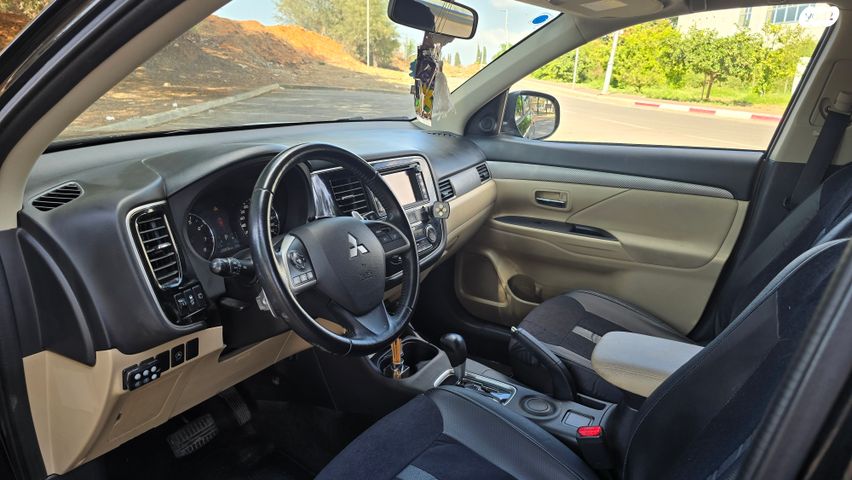 מיצובישי אאוטלנדר