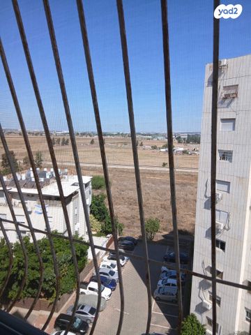 דירה, אהרון לובלין 12, גני אביב, לוד