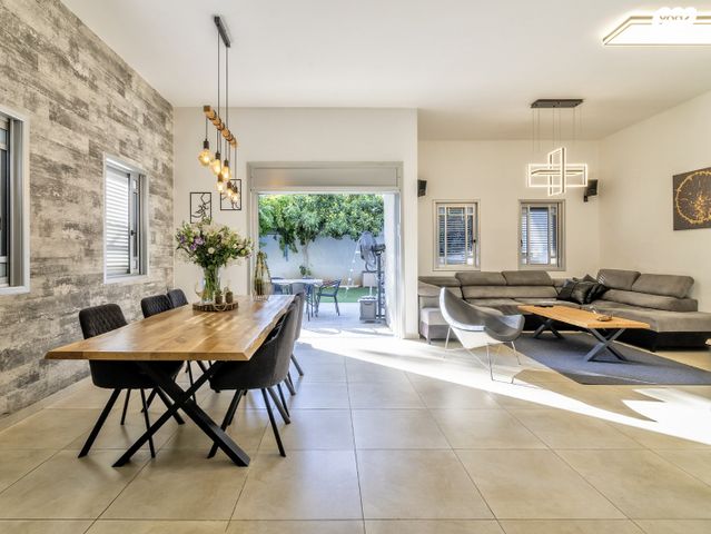 דו משפחתי, נחל צאלים 4, אמירי גן, גדרה