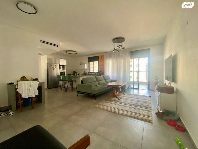 רפאל איתן 13